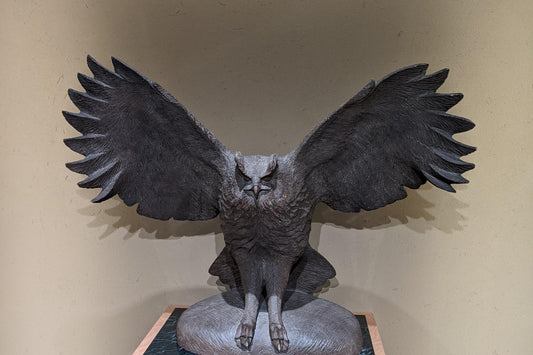 You may meet the works of Masamitsu Takiguchi (1941-2017) at his shop of the Ainu Kotan or Ainu village in the lakeside of Akan, Hokkaido. The “Wood Engraving Gallery Nitai Masamitsu Takiguchi Collection” in the hotel Lake Akan Tsuruga WINGS as well.