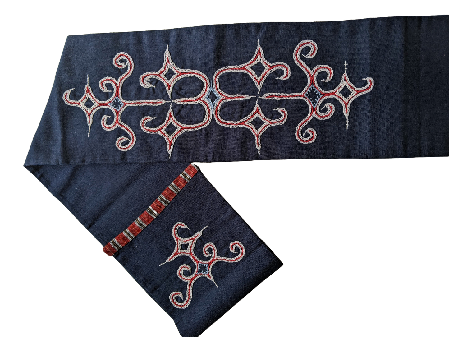 matanpusi or headband with Aizu cotton, 241003oka, 12(4.7) x 108(42)cm, white and red threads in navy-blue fabric